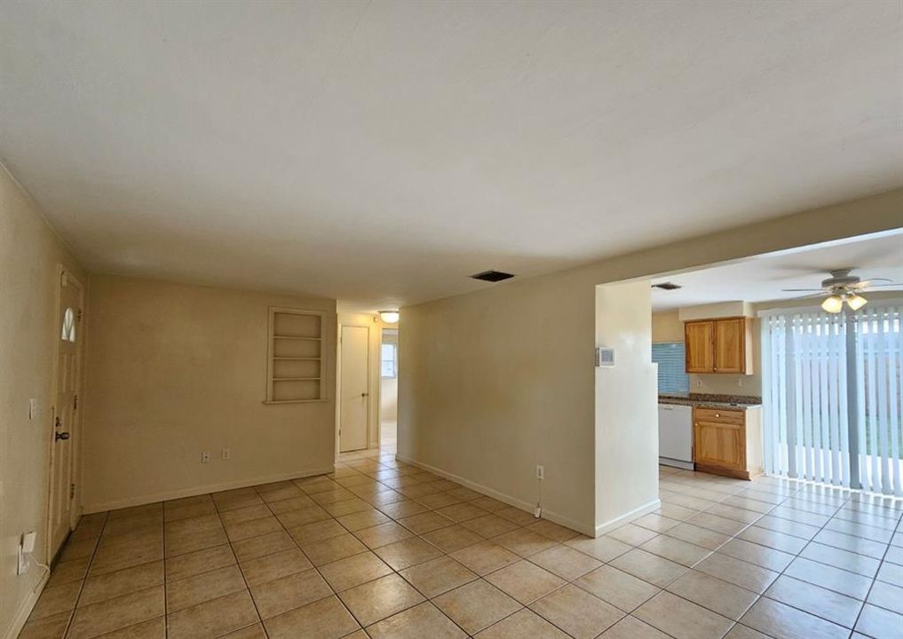 В аренду: $1,400 (2 спален, 1 ванн, 848 Квадратных фут)