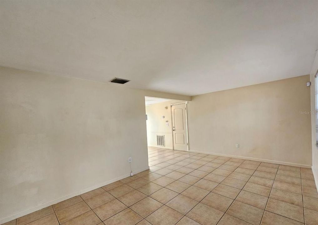В аренду: $1,400 (2 спален, 1 ванн, 848 Квадратных фут)