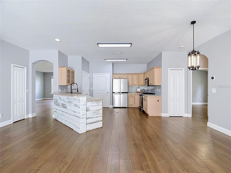 На продажу: $495,000 (4 спален, 2 ванн, 2420 Квадратных фут)
