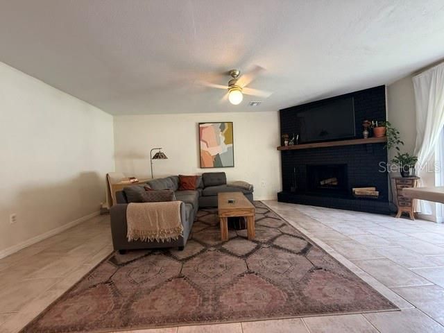 En Venta: $328,900 (3 camas, 2 baños, 1325 Pies cuadrados)