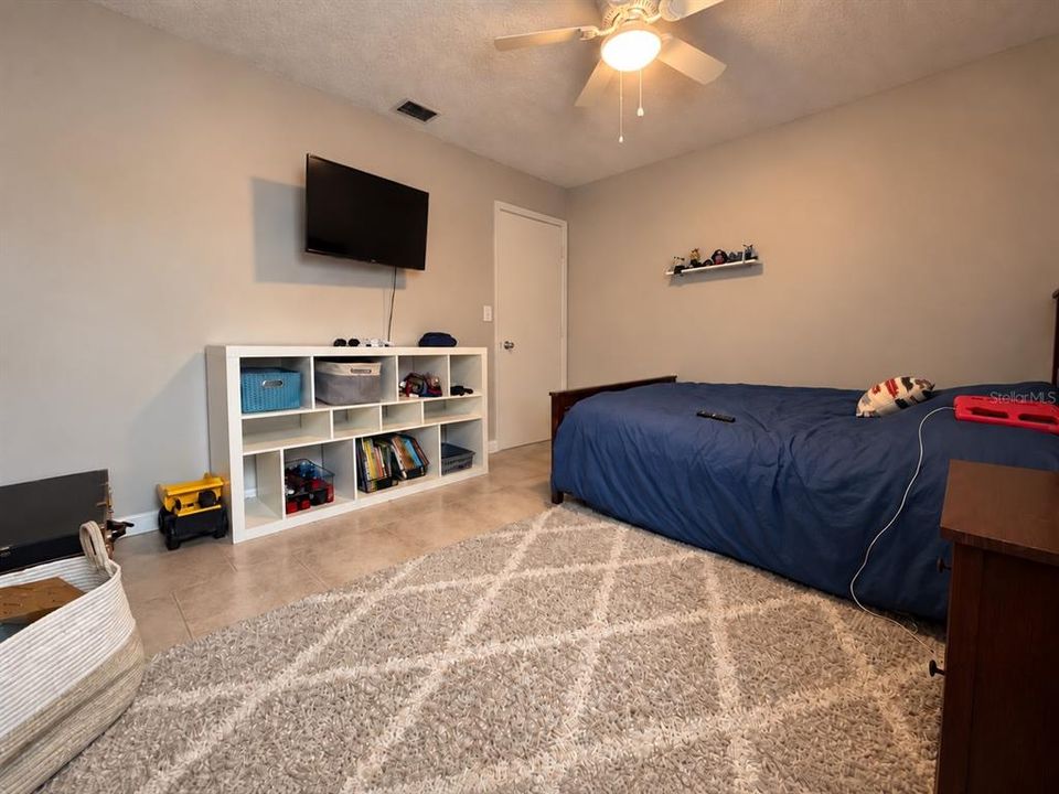 En Venta: $328,900 (3 camas, 2 baños, 1325 Pies cuadrados)