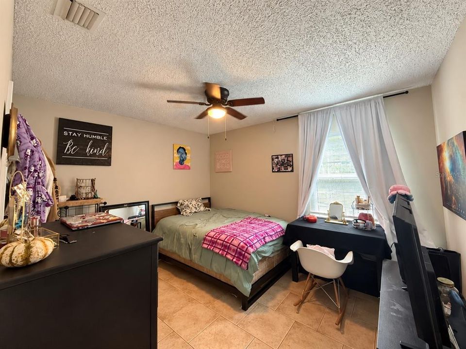 En Venta: $328,900 (3 camas, 2 baños, 1325 Pies cuadrados)