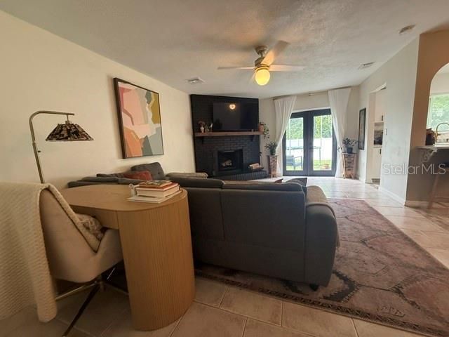 En Venta: $328,900 (3 camas, 2 baños, 1325 Pies cuadrados)