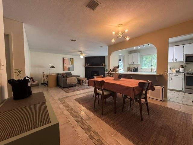 En Venta: $328,900 (3 camas, 2 baños, 1325 Pies cuadrados)