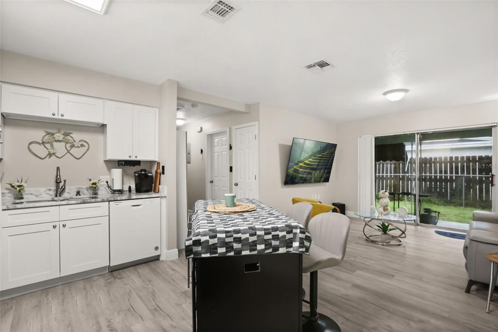 En Venta: $345,200 (3 camas, 1 baños, 1279 Pies cuadrados)