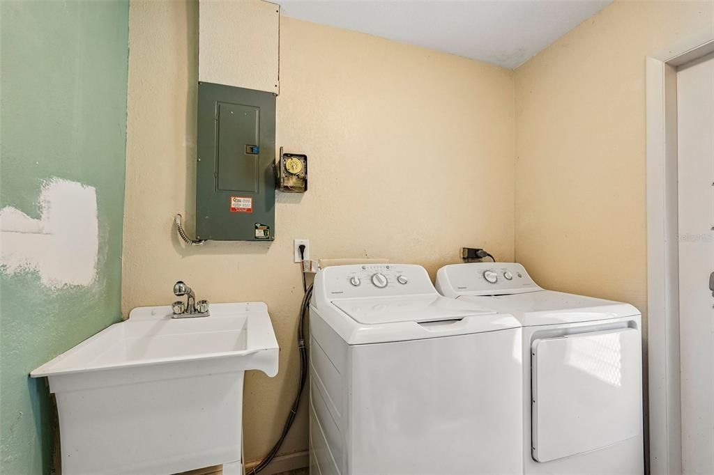 For Sale: $349,900 (3 beds, 2 baths, 1498 Square Feet)