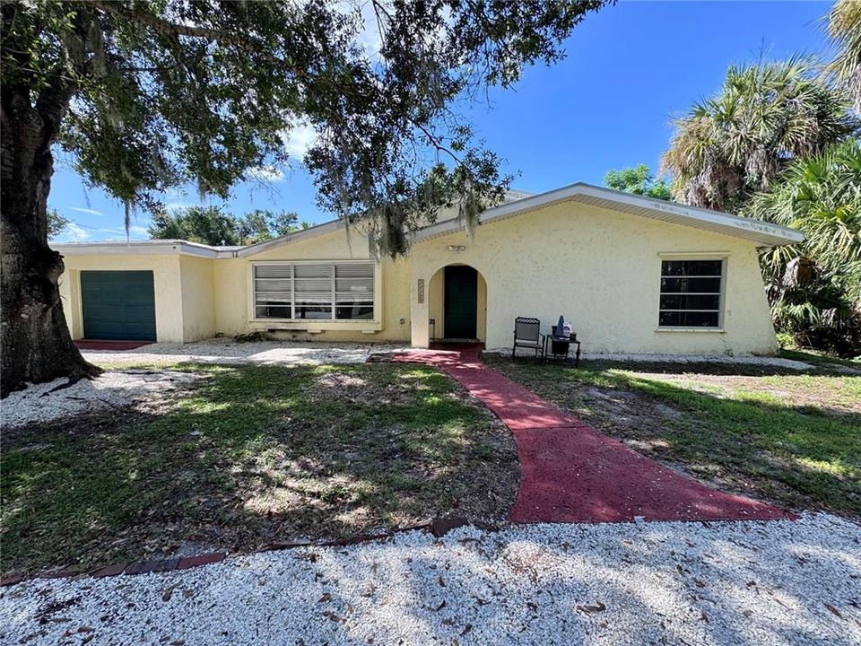 For Sale: $349,900 (3 beds, 2 baths, 1498 Square Feet)