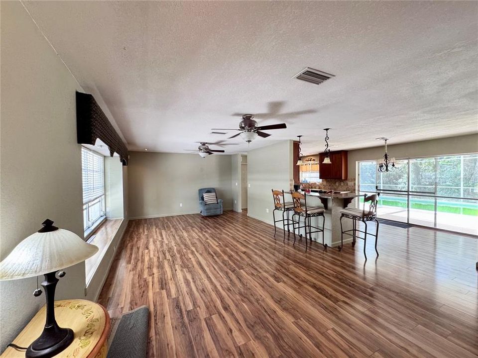 For Sale: $349,900 (3 beds, 2 baths, 1498 Square Feet)