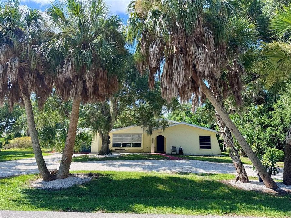 For Sale: $349,900 (3 beds, 2 baths, 1498 Square Feet)