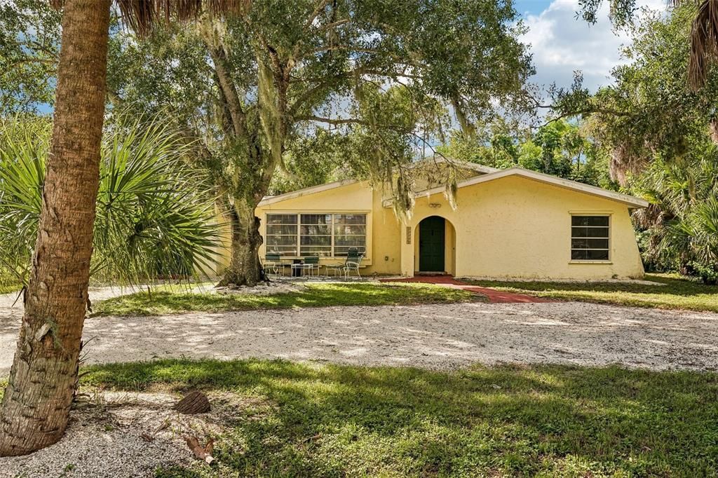 For Sale: $349,900 (3 beds, 2 baths, 1498 Square Feet)