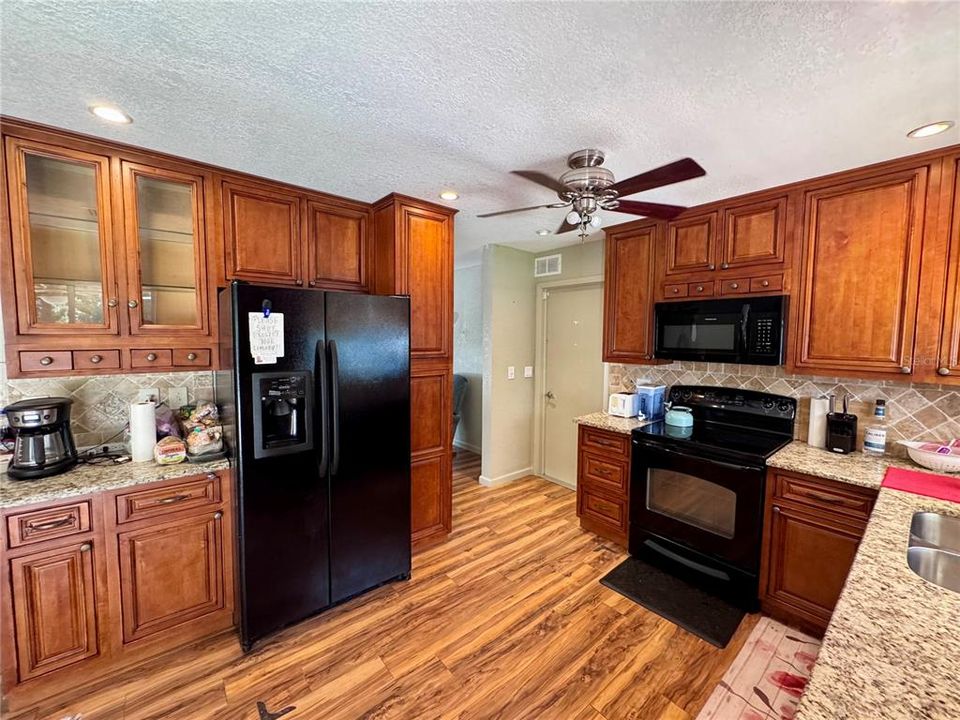 For Sale: $349,900 (3 beds, 2 baths, 1498 Square Feet)