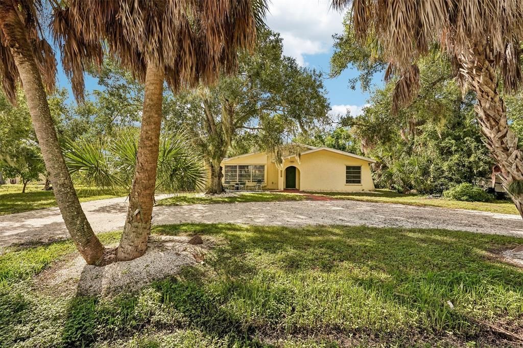 For Sale: $349,900 (3 beds, 2 baths, 1498 Square Feet)