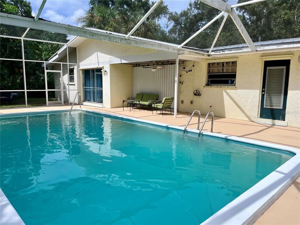 For Sale: $349,900 (3 beds, 2 baths, 1498 Square Feet)