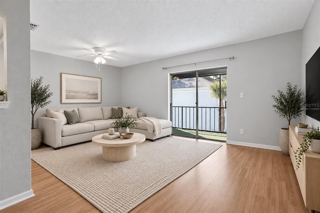 For Sale: $140,000 (1 beds, 1 baths, 678 Square Feet)