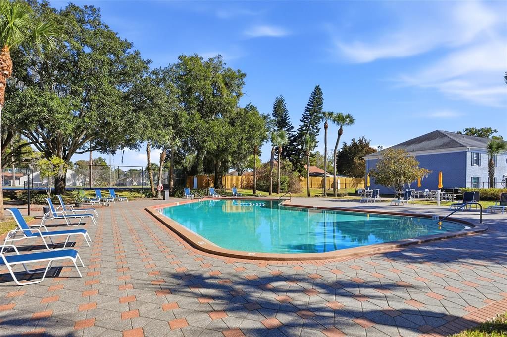 For Sale: $140,000 (1 beds, 1 baths, 678 Square Feet)