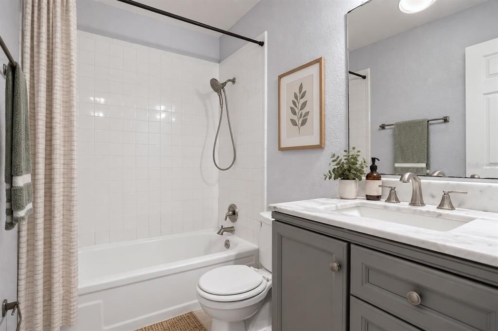 For Sale: $140,000 (1 beds, 1 baths, 678 Square Feet)