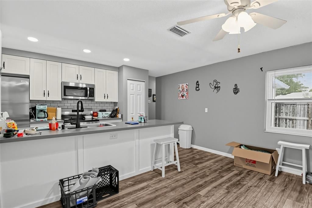 For Sale: $219,000 (2 beds, 2 baths, 1050 Square Feet)