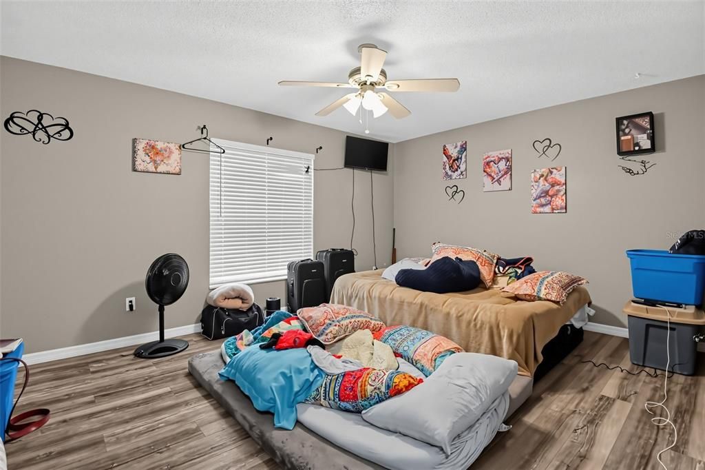 For Sale: $219,000 (2 beds, 2 baths, 1050 Square Feet)