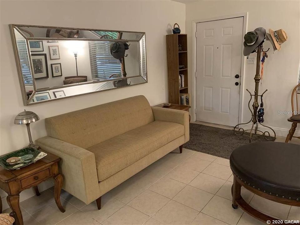 For Rent: $1,450 (2 beds, 1 baths, 850 Square Feet)