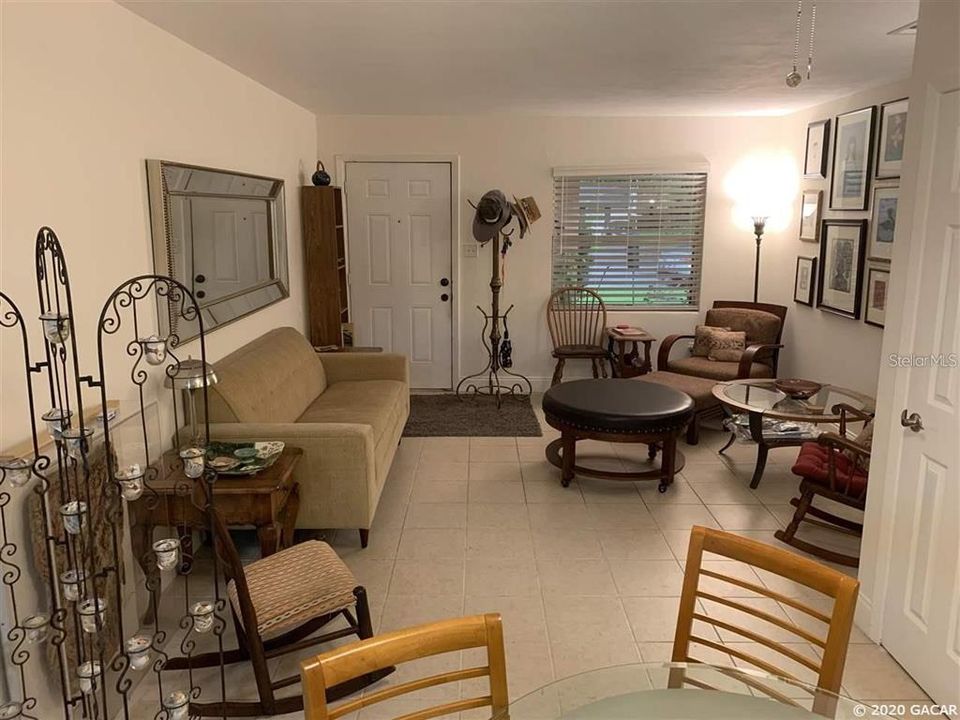 For Rent: $1,450 (2 beds, 1 baths, 850 Square Feet)