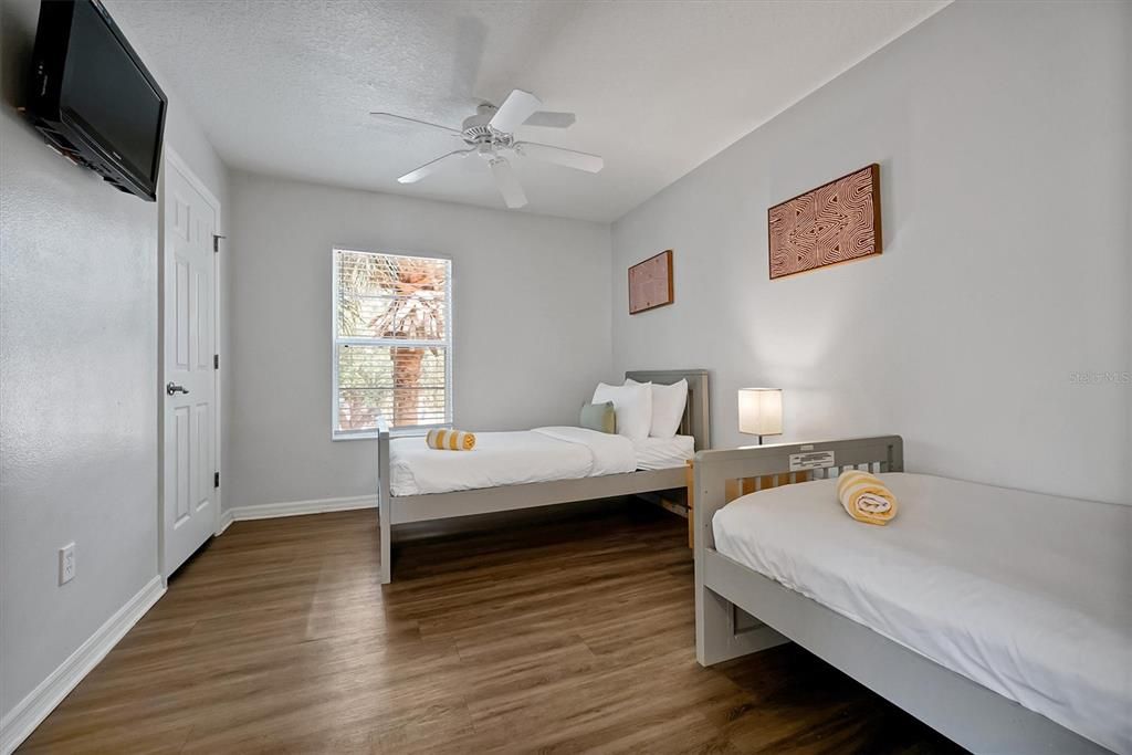 For Sale: $415,000 (4 beds, 3 baths, 1636 Square Feet)