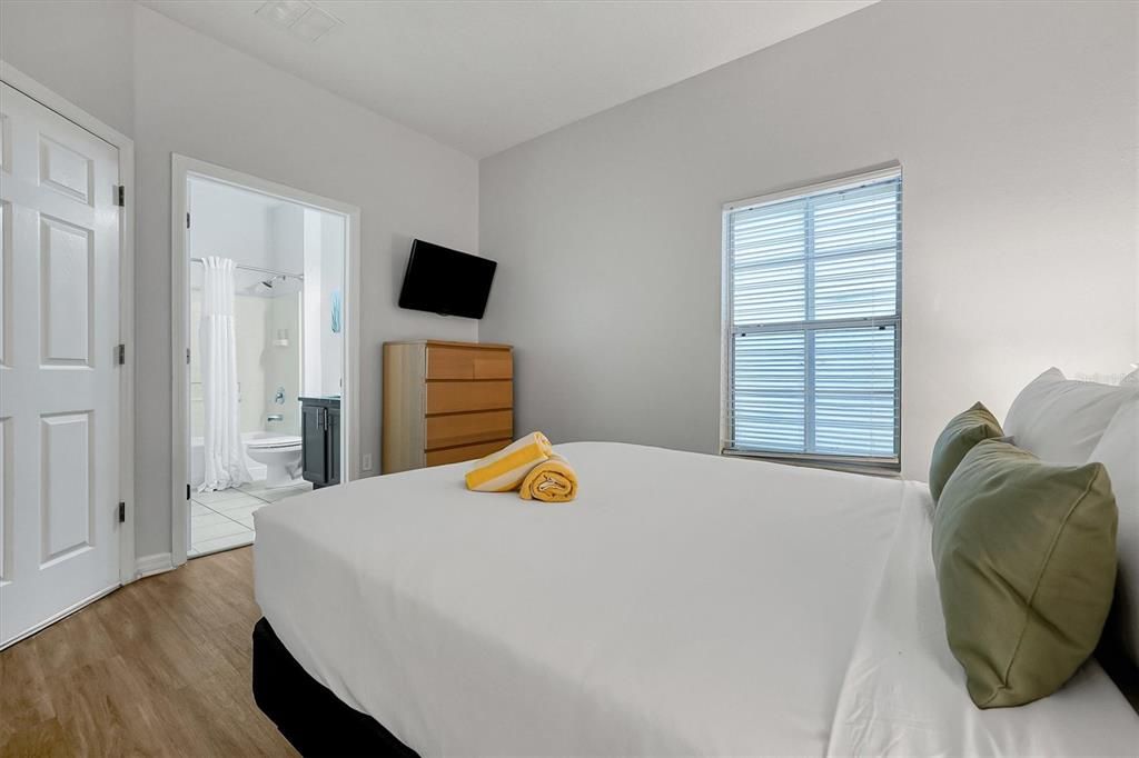 For Sale: $415,000 (4 beds, 3 baths, 1636 Square Feet)