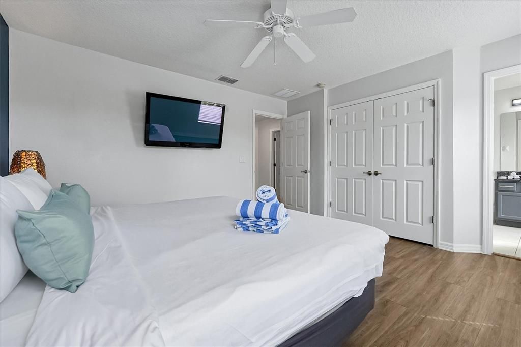 For Sale: $415,000 (4 beds, 3 baths, 1636 Square Feet)