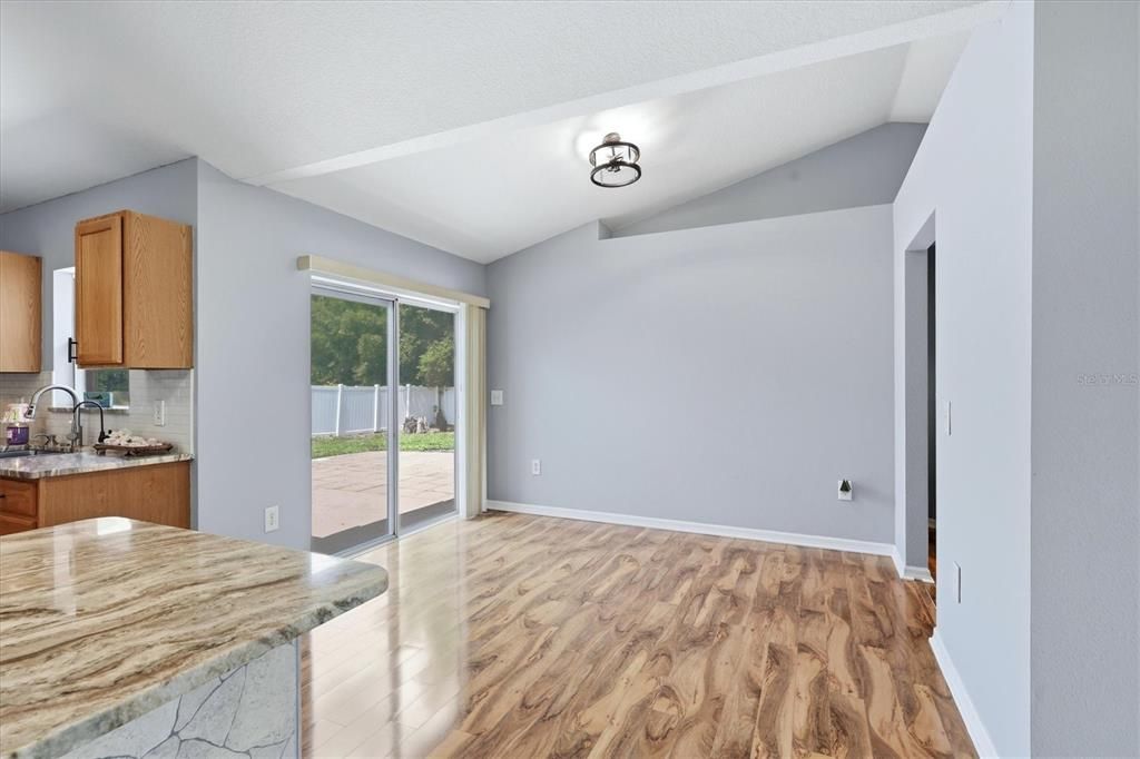En Venta: $315,000 (3 camas, 2 baños, 1535 Pies cuadrados)