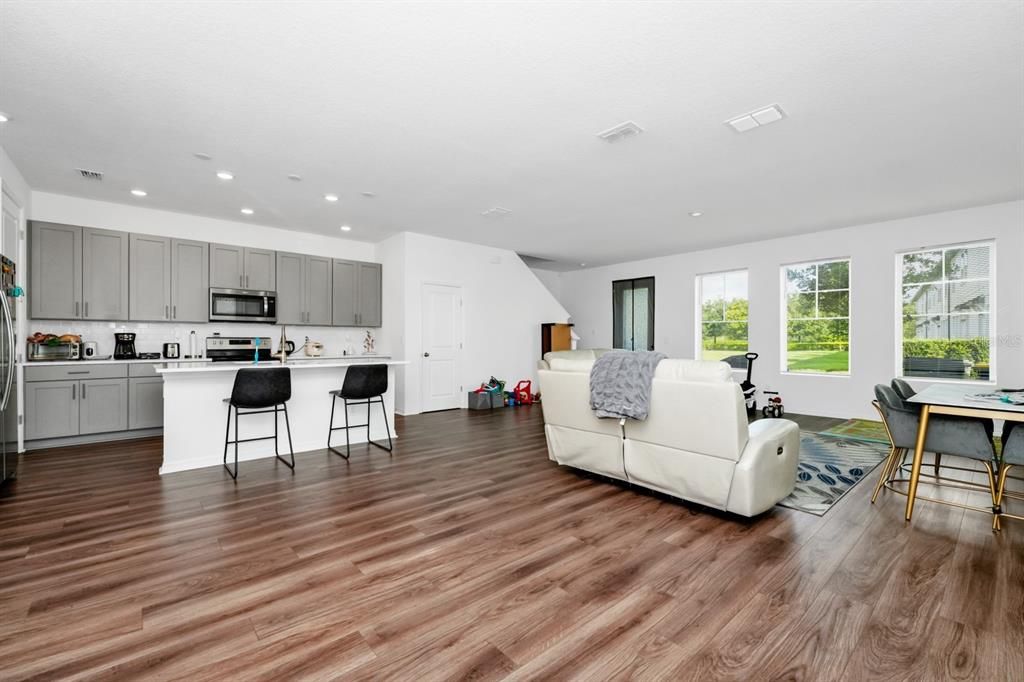 For Sale: $330,000 (3 beds, 2 baths, 2000 Square Feet)