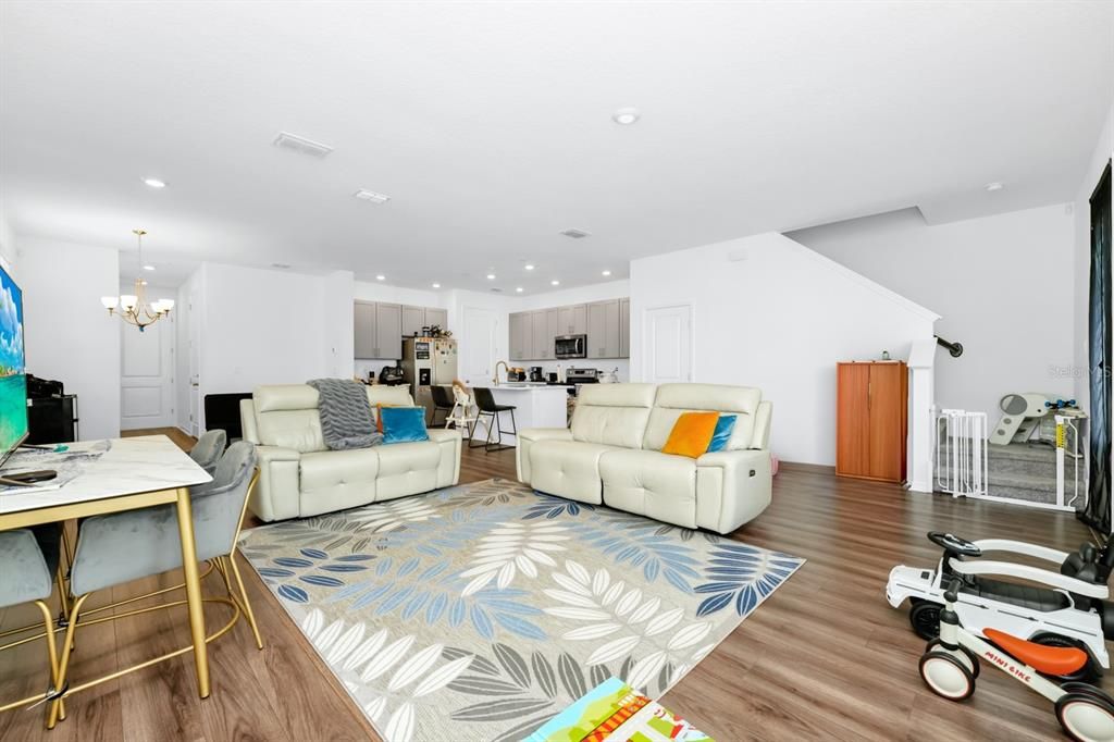 For Sale: $330,000 (3 beds, 2 baths, 2000 Square Feet)