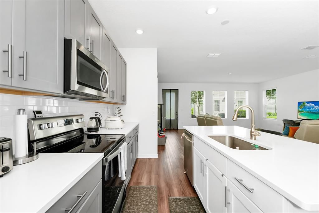 For Sale: $330,000 (3 beds, 2 baths, 2000 Square Feet)
