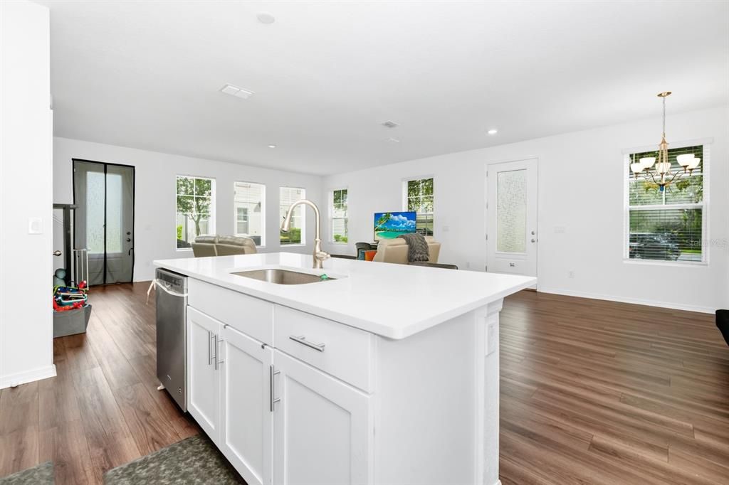 For Sale: $330,000 (3 beds, 2 baths, 2000 Square Feet)