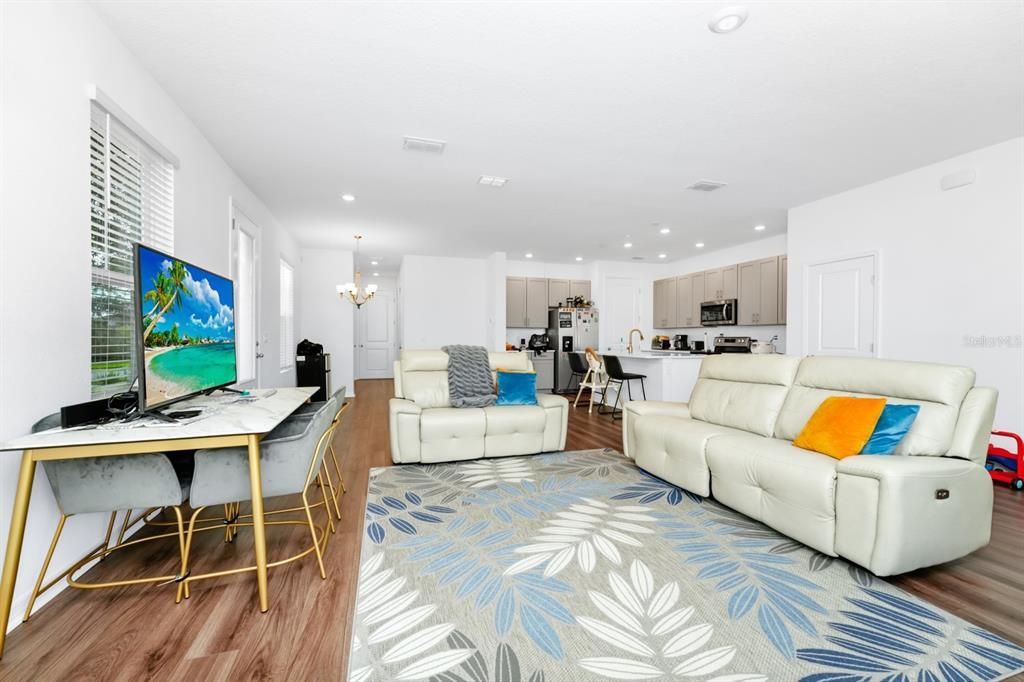 For Sale: $330,000 (3 beds, 2 baths, 2000 Square Feet)