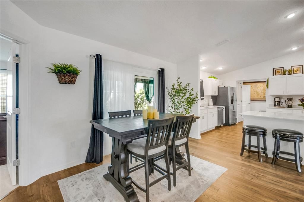 На продажу: $359,900 (3 спален, 2 ванн, 1537 Квадратных фут)
