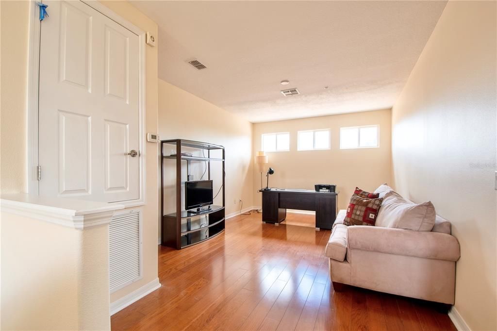 For Rent: $2,900 (3 beds, 2 baths, 2011 Square Feet)
