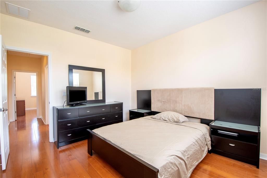 For Rent: $2,900 (3 beds, 2 baths, 2011 Square Feet)