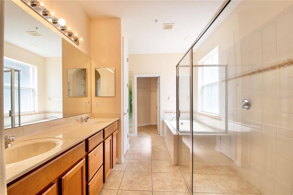 For Rent: $2,900 (3 beds, 2 baths, 2011 Square Feet)