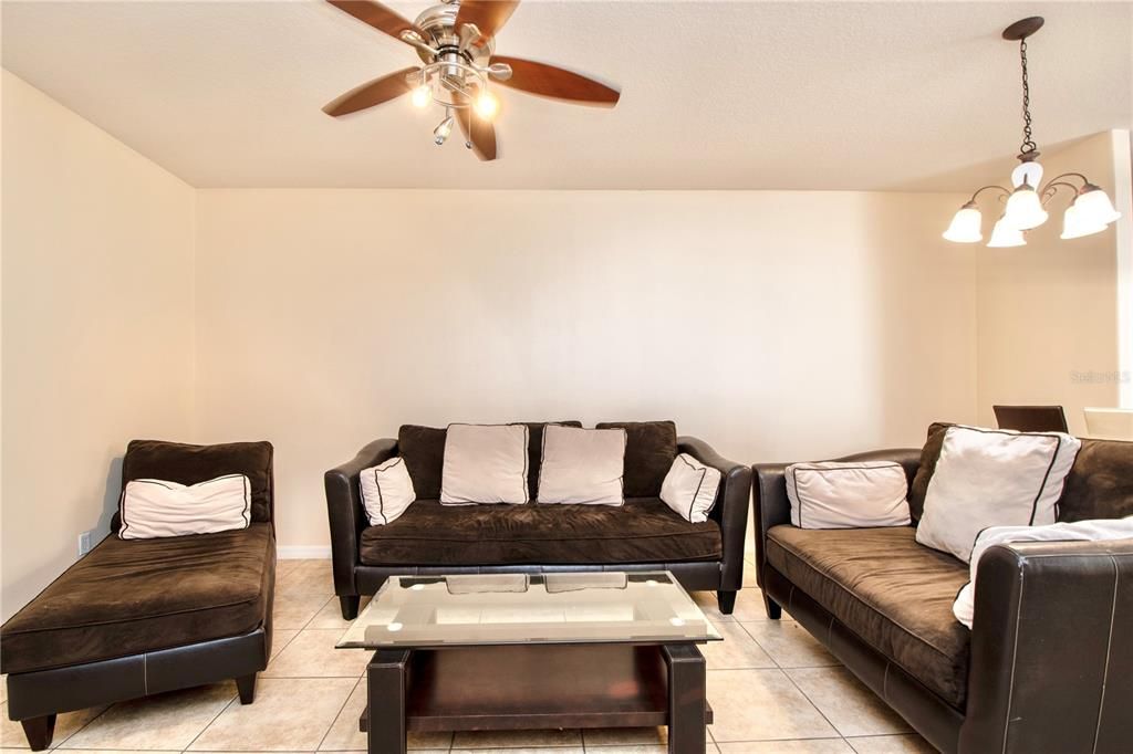For Rent: $2,900 (3 beds, 2 baths, 2011 Square Feet)