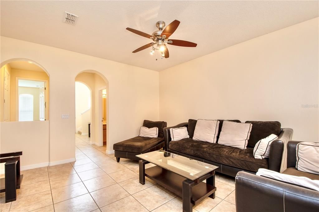 For Rent: $2,900 (3 beds, 2 baths, 2011 Square Feet)