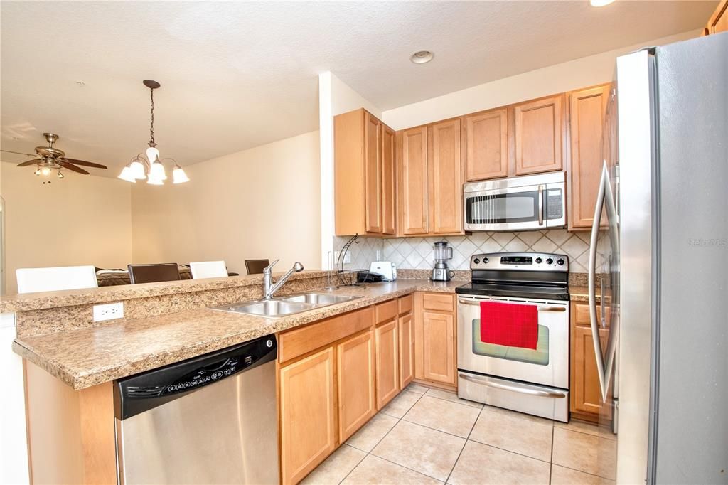 For Rent: $2,900 (3 beds, 2 baths, 2011 Square Feet)