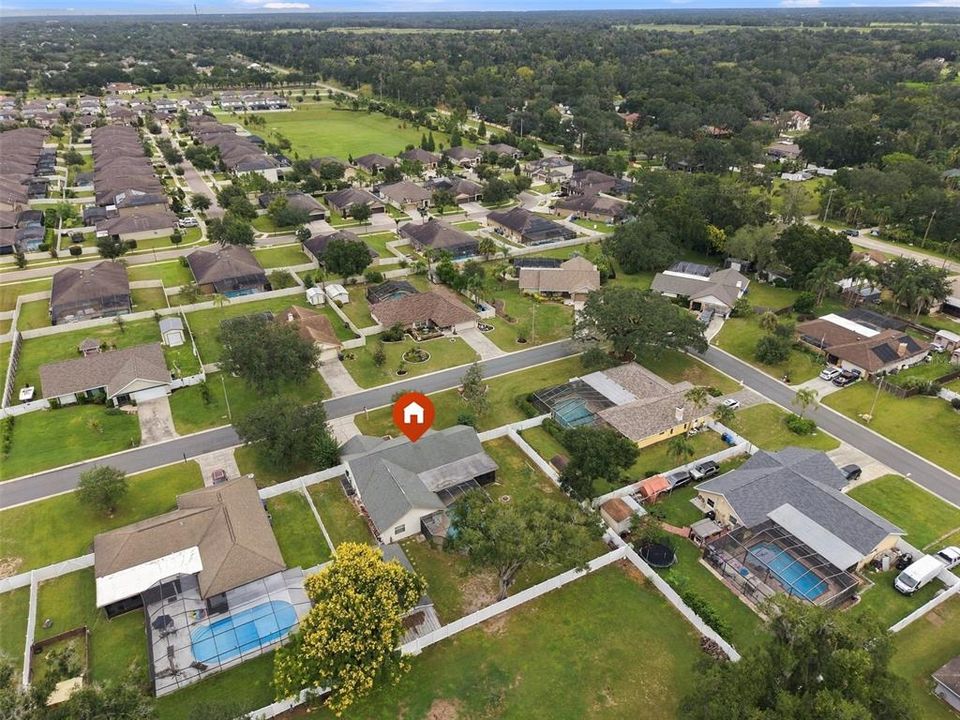 En Venta: $420,000 (4 camas, 2 baños, 1930 Pies cuadrados)