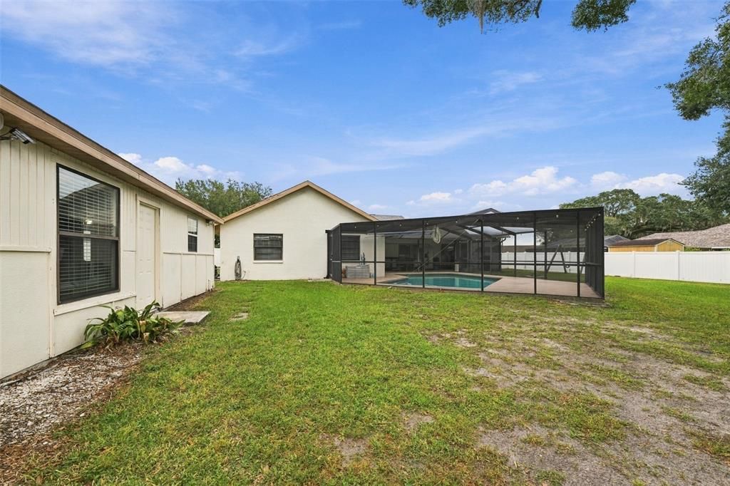 En Venta: $420,000 (4 camas, 2 baños, 1930 Pies cuadrados)