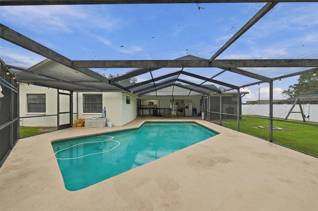 En Venta: $420,000 (4 camas, 2 baños, 1930 Pies cuadrados)