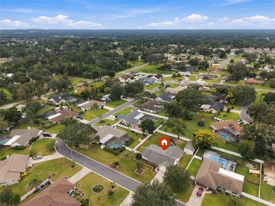 En Venta: $420,000 (4 camas, 2 baños, 1930 Pies cuadrados)
