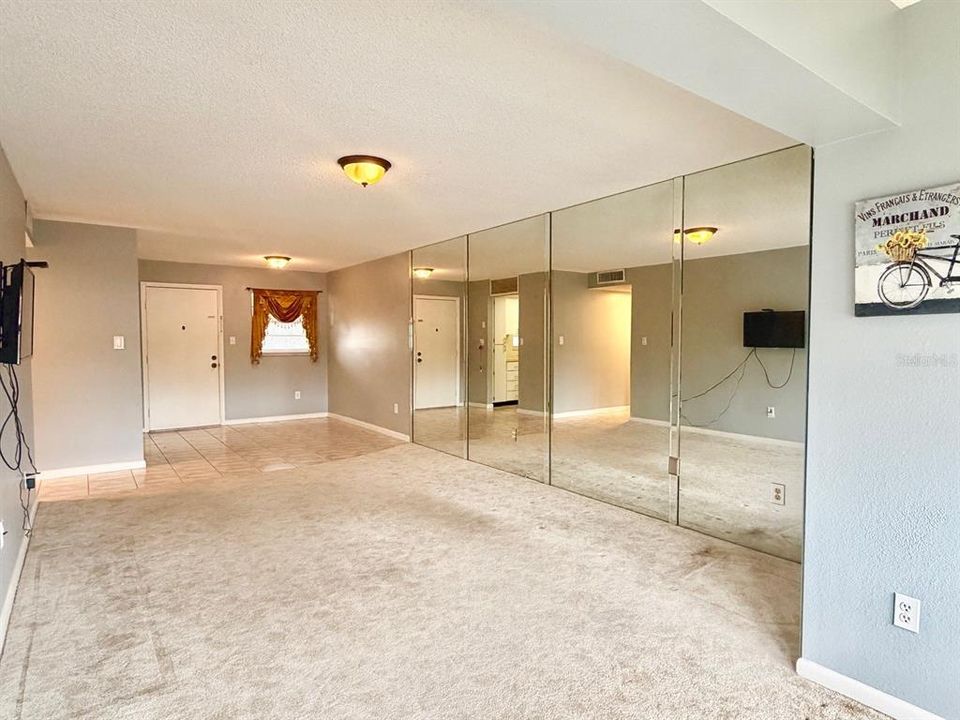 В аренду: $1,350 (1 спален, 1 ванн, 816 Квадратных фут)