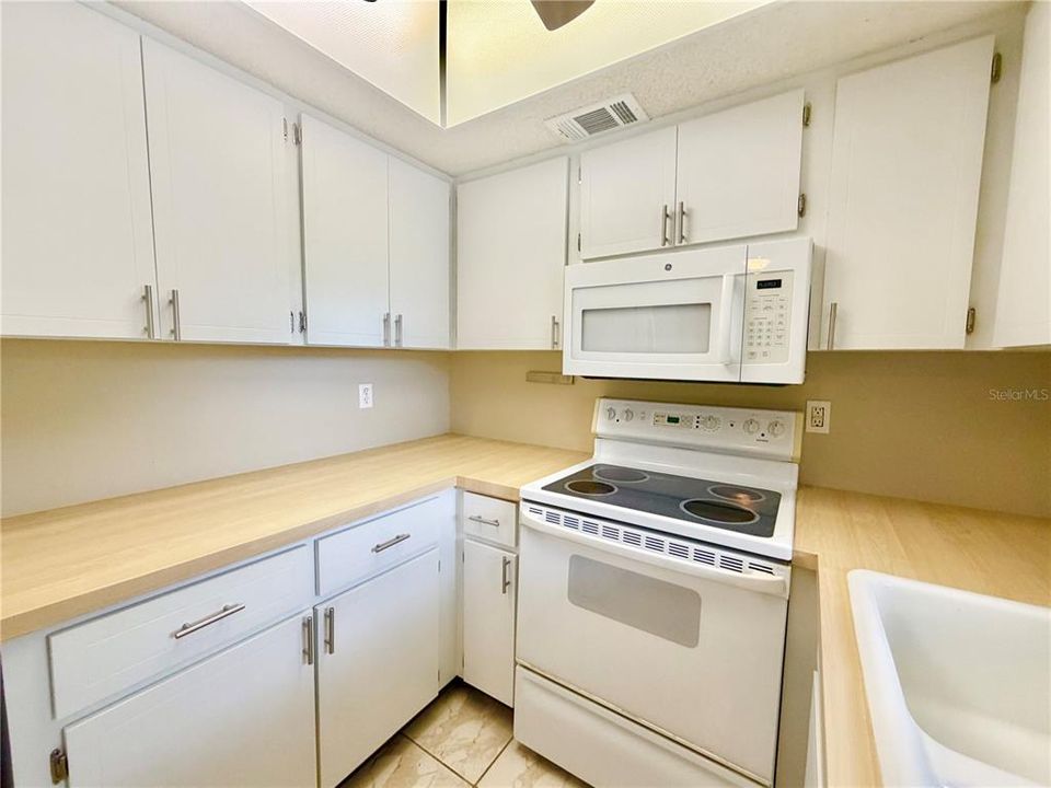 В аренду: $1,350 (1 спален, 1 ванн, 816 Квадратных фут)