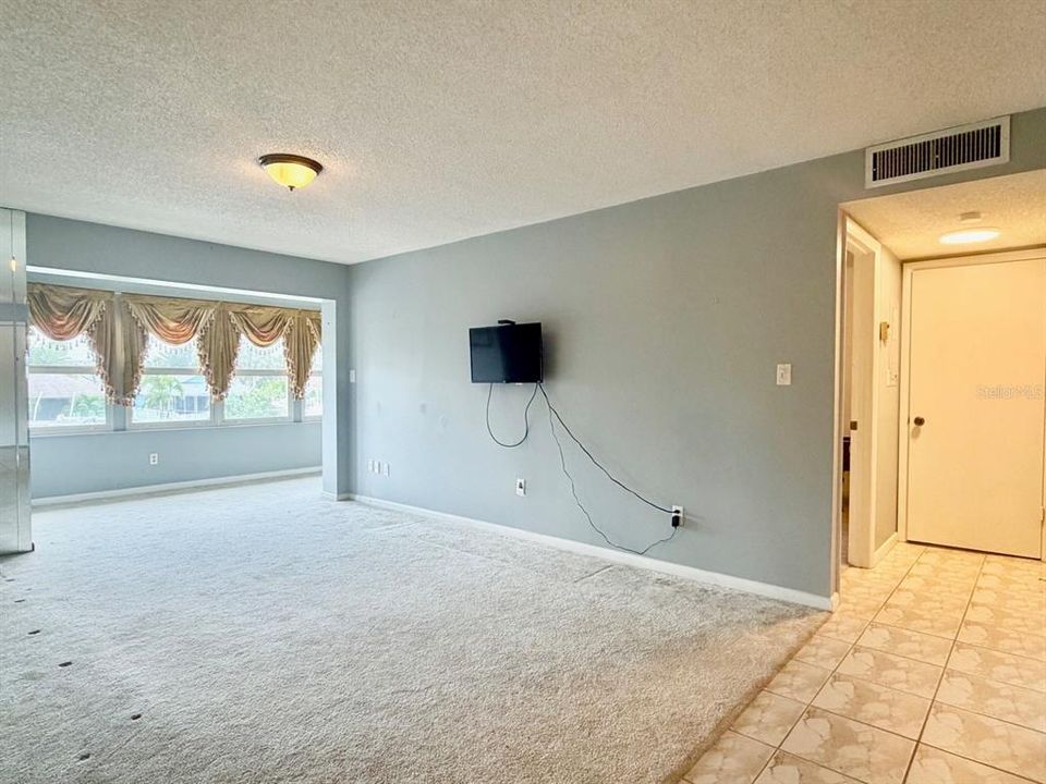 В аренду: $1,350 (1 спален, 1 ванн, 816 Квадратных фут)