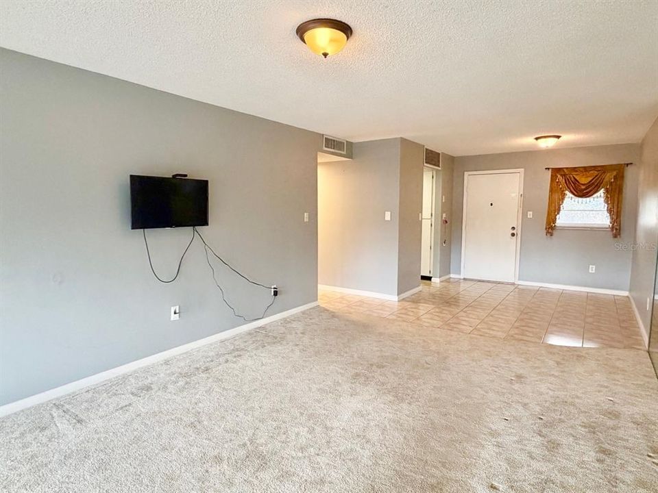 В аренду: $1,350 (1 спален, 1 ванн, 816 Квадратных фут)