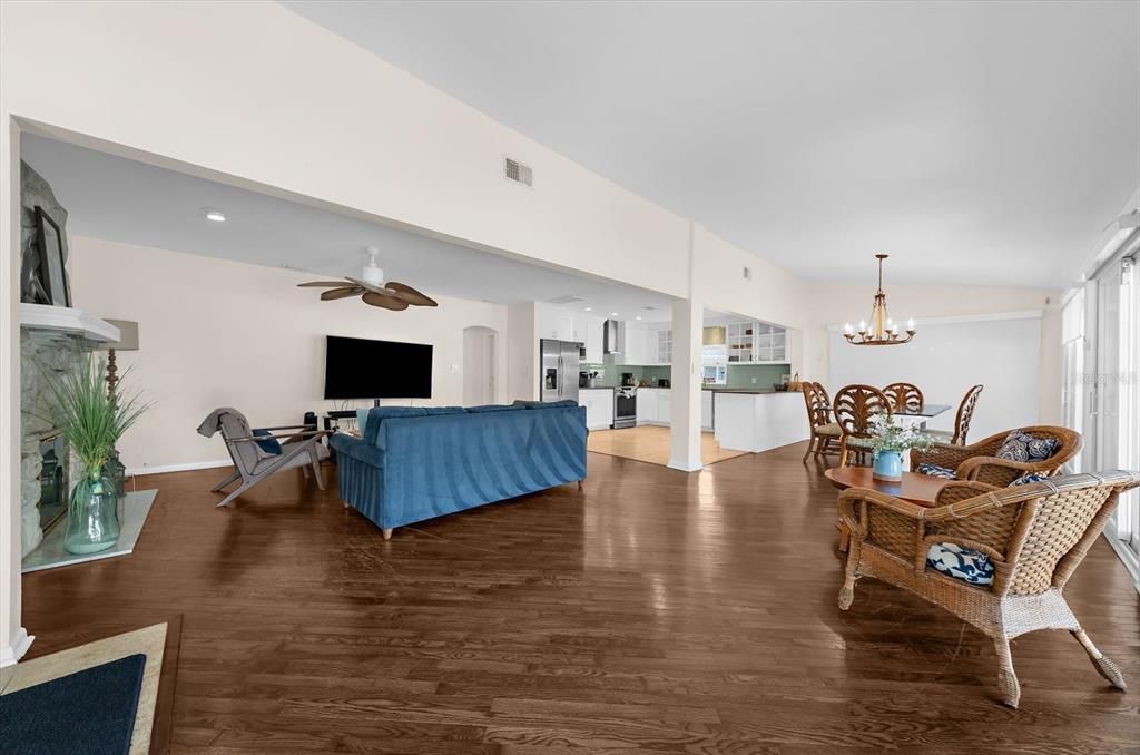 En Venta: $1,750,000 (3 camas, 3 baños, 1701 Pies cuadrados)