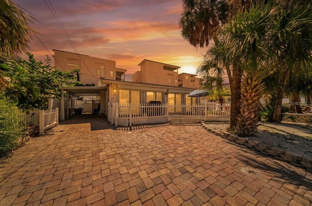 En Venta: $1,750,000 (3 camas, 3 baños, 1701 Pies cuadrados)
